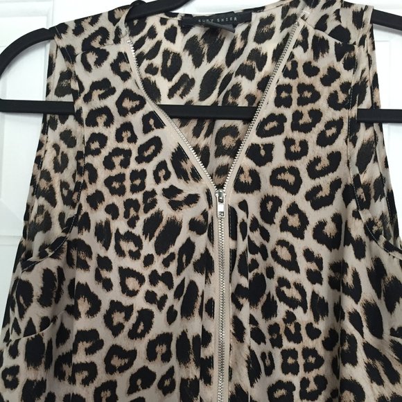 Leopard Front Zip Sleeveless Blouse - Picture 2 of 3